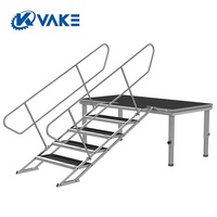 Structure de treillis de scène portable en alliage d'aluminium usagé pour mariages et événements en intérieur, avec rampes et escaliers de sécurité en contreplaqué