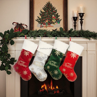 Chaussette de Noël en peluche à motif flocon de neige, imprimé métallique, broderie Lurex dorée