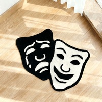 Alfombra de Arte Moderno con Forma Irregular de Máscaras Dramáticas, Comedia y Tragedia