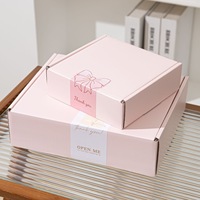 Boîtes cadeaux roses écologiques imprimées en sérigraphie avec nœud, à rabat supérieur, pour l'emballage e-commerce et la vente au détail (vente en gros)