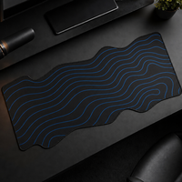Alfombrilla de Escritorio Ideskmat Personalizada de Caucho Natural con Borde Ondulado Cosido y Forma Irregular XL para PC