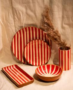 Cuenco de Cerámica de Gres de Alta Calidad con Rayas Rojas, Diseño Tribal Único, Acabado Craquelado, Apto para Horno y Microondas, Cocido a Alta Temperatura - Product Image 1