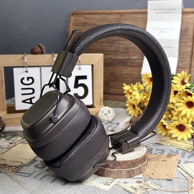 New Model American Retro Wireless 5.3 Over-ear Headphones With Deep Bass Earphones
