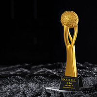 Trophée Globe en Résine Personnalisé avec Logo Gravé au Laser, Base en Verre Noir – Prix Abordable