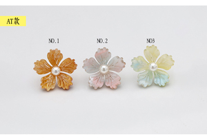 Boucles d'oreilles clous fleur <span class=keywords><strong>pour</strong></span> femme, faites à la main, forme Sakura à cinq pétales, lueur nacrée, légères (0,5g), style clip-on perforé, esthétique quotidienne - Product Image 5