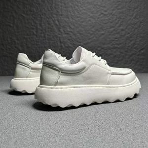 Chaussures décontractées pour hommes, confortables et légères, chaussures blanches en cuir souple pour hommes, chaussures bateau à semelles épaisses, polyvalentes - Product Image 5