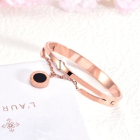 Bracelet jonc ouvert tendance pour femme avec boucle, en acier titane 316L plaqué or rose, incrustation de coquillage, logo personnalisé, vente en gros