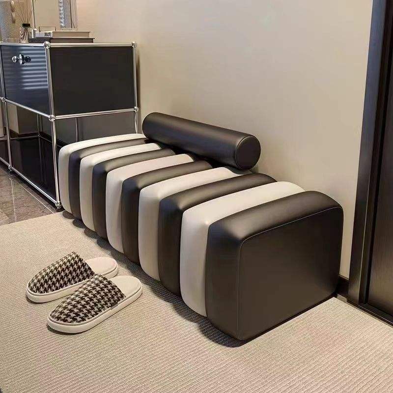 Peau griffée par un chat, noir et blanc...*