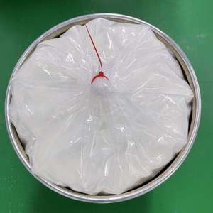 L'hydroxyéthylcellulose (HEC) est un polymère hydrosoluble non particulaire, présent sous forme de poudre granulaire blanche et fluide. - Product Image 3