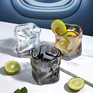 Petits verres à vin personnalisés pour la verrerie, verres à whisky torsadés pour les réunions de famille - Product Image 6