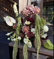Centre de table pour mariage, fête ou événement, rose bordeaux, feuille d'eucalyptus verte, fleur artificielle en soie verte et blanche, boule de fleurs