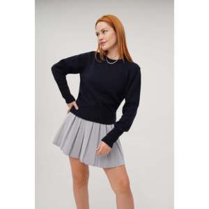 Pull col rond bleu marine pour femme, manches classiques, tricot uni, coupe classique, mélange de laine doux, haut chaud pour l'hiver - Product Image 5