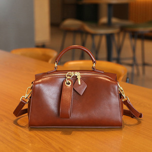 WEEKS ZPT028 Borsa a Tracolla/Crossbody da Donna in Vera Pelle, Forma a Cuscino, con Catena <span class=keywords><strong>e</strong></span> Chiusura a Cerniera, <span class=keywords><strong>Design</strong></span> di Lusso alla <span class=keywords><strong>Moda</strong></span> - Product Image 6