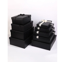 Boîte cadeau rigide personnalisable avec couvercle et base pour l'emballage de vêtements, cravates et chaussettes, avec finition mate en papier laminé