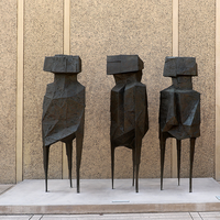 Sculpture abstraite en bronze, statue masculine cubiste à facettes, à trois pieds, art de jardin extérieur pour hôtel, villa, place publique, sur mesure