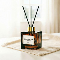 Diffuseur de parfum en verre ambré de luxe avec bouchon doré, étiquette personnalisée, logo sur mesure, design carré incurvé, huile essentielle, parfum frais, longue durée