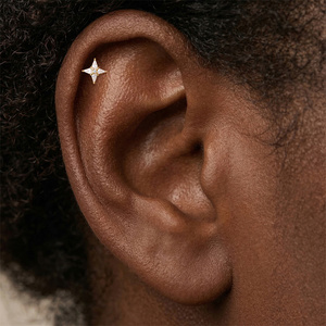 Aretes de Plata de Ley 925 con Baño de Oro de 18K y Circonitas en Forma de C, Joyería para Mujer - Product Image 5