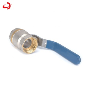 Valvola a sfera dell'acqua femmina in ottone forgiato adatta per impianti idraulici e di riscaldamento per il mercato europeo - Product Image 3