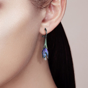Orecchini Pendenti Floreali per Donne, Gioielli Eleganti e Freschi per Vacanze - Product Image 2