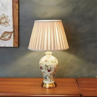 Lampe de table contemporaine à base en céramique avec motif floral et oiseaux, abat-jour en tissu plissé pour chambre à coucher, salon, bureau, villa