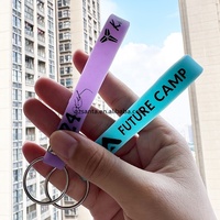 Porte-clés en silicone personnalisé en gros, bracelet porte-clés en caoutchouc avec logo, porte-clés / bracelets en silicone