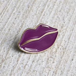 Fabricant épinglette insigne broche <span class=keywords><strong>Girly</strong></span> Sexy rouge à lèvres femmes rose rouge à lèvres doux émail épingles personnalisé chapeau épingles pour la fête - Product Image 5