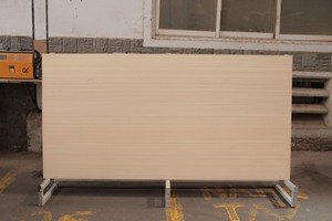 Contrachapado de Pino de Primera Calidad con Superficie Plana, Lijado por Ambos Lados y Revestido con Chapa de Madera - Contrachapado con Chapa de Madera PS - Product Image 4