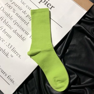 2021 nouveau Design corée mode chaussettes automne hiver couleurs pures hommes femmes unisexe chaussettes <span class=keywords><strong>coton</strong></span> <span class=keywords><strong>mi</strong></span> <span class=keywords><strong>bas</strong></span> sur le mollet chaussette - Product Image 5