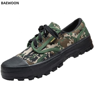 Chaussures décontractées pour hommes BAEWOON B69 avec semelle <span class=keywords><strong>en</strong></span> caoutchouc, tige <span class=keywords><strong>en</strong></span> toile, motif camouflage, chaussures <span class=keywords><strong>de</strong></span> chantier résistantes à l'usure - Product Image 1