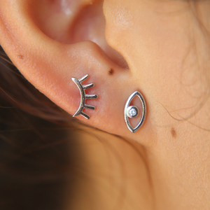 Promotion : Boucles d'oreilles œil de chat 10 mm au design simple et de haute qualité pour femme – Bijoux tendance - Product Image 5