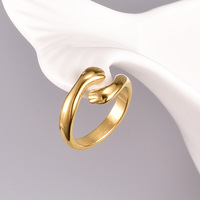 Nouveaux bijoux amusants Hyperbole plaqué or 18 carats, bague à Double main, ronde en acier inoxydable pour femmes
