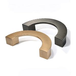 Nuevo diseño de muebles de cocina de oro cepillado de aleación de Zinc C Forma de diseño manijas Dresser tira <span class=keywords><strong>aldaba</strong></span> de puerta - Product Image 1