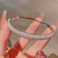 Bracelet simple en micro-pavé de zircon pour femmes, élégant bracelet bombé plaqué or 18 carats, chic et minimaliste, bijoux de mariage, à porter au quotidien