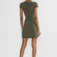 Ensemble 2 pièces pour femme : Haut court à col bénitier et manches courtes, et mini-jupe trapèze, vert uni, froncé, moulant, élégant et décontracté