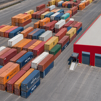 Entrepôt logistique multi-emplacements en structure métallique avec quai de chargement pour conteneurs pour centre de distribution