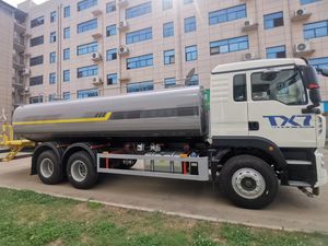 Camion-citerne à eau Howo 6x4 de 20 000 litres, diesel, norme Euro 3, Poids total autorisé en charge (PTAC) de 18 000 kg, pour arrosage et pulvérisation - Product Image 2