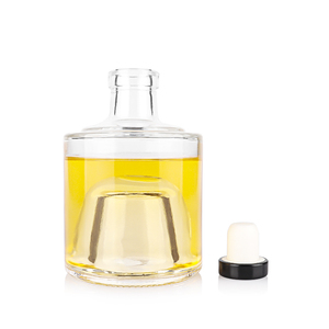 Bouteilles à vin <span class=keywords><strong>de</strong></span> fruits en verre transparent empilables <span class=keywords><strong>de</strong></span> forme unique <span class=keywords><strong>de</strong></span> 250 ml (8 oz) avec fond concave et bouchon en liège T pour whisky et spiritueux - Product Image 2