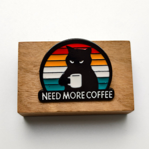 Pin de Esmalte de Gato Meme para Amantes de Café, Broche de Gato Zangado, Acessório para Mochilas e Jaquetas, Presente Ideal para Fãs de Café e Gatos - Product Image 3