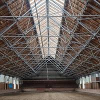 Structure en acier préfabriquée à isolation thermique moderne pour entrepôt, hangar à animaux, ferme pour l'élevage de moutons/bovins/porcs/vaches et de poulets