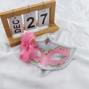 Voile de soirée haut de gamme pour femme, style Saint-Valentin, demi-visage, avec fleur latérale et strass, en plastique, pour couple - Product Image 6