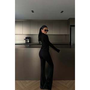 Ensemble de costume court noir pour femmes - Product Image 1