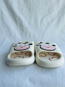 Ciabatte con Motivo Mucca, Punta Aperta, Suola in EVA Bianco Sporco, Tomaia in PU, Per Tutte le Stagioni, Uso Domestico - Product Image 6