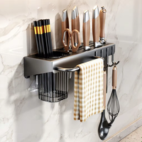 Organisateur mural intelligent moderne pour ustensiles de cuisine avec porte-couteaux et crochets pour un rangement efficace de la cuisine