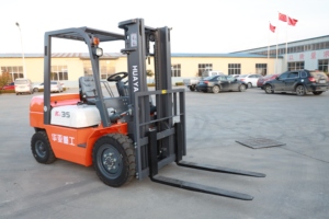 Carretilla elevadora diésel a precio de fábrica, 1,5 toneladas, 2 toneladas, 3 toneladas, 3,5 toneladas, carretilla elevadora todoterreno, precio barato, motor EPA Eur5 confiable, neumático sólido - Product Image 3
