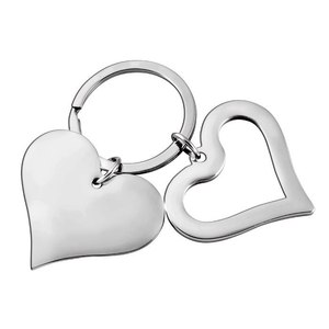 Llavero de metal con doble corazón, acabado plateado, para regalos de amor y accesorios - Product Image 1