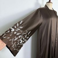 Lembut bernapas Satin asetat gaya tertutup leher O dengan sabuk bordir bunga kecil manset Abaya desain
