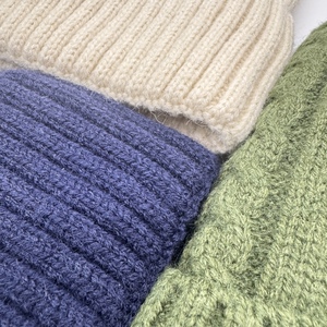 Bonnet d'hiver en velours arctique tricoté torsadé, doublé polaire, avec logo personnalisé, en acrylique, nylon et PBT élastique, vente en gros - Product Image 4