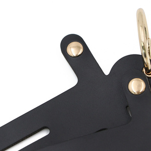 Llavero de moda de cuero PU con forma de persona pequeña, colgante creativo para bolso, llavero para coche, organizador de llaves portátil, regalos para bolso de mano - Product Image 4