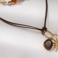 Collier de perles couleur ambre avec cordon réglable et pendentif, bijoux pour femme, tenue décontractée