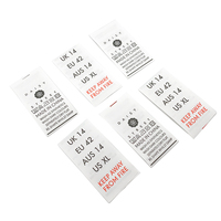 Accessoire vestimentaire en gros, étiquette personnalisée blanche imprimée avec police noire et rouge pour vêtements et autres textiles, toucher doux